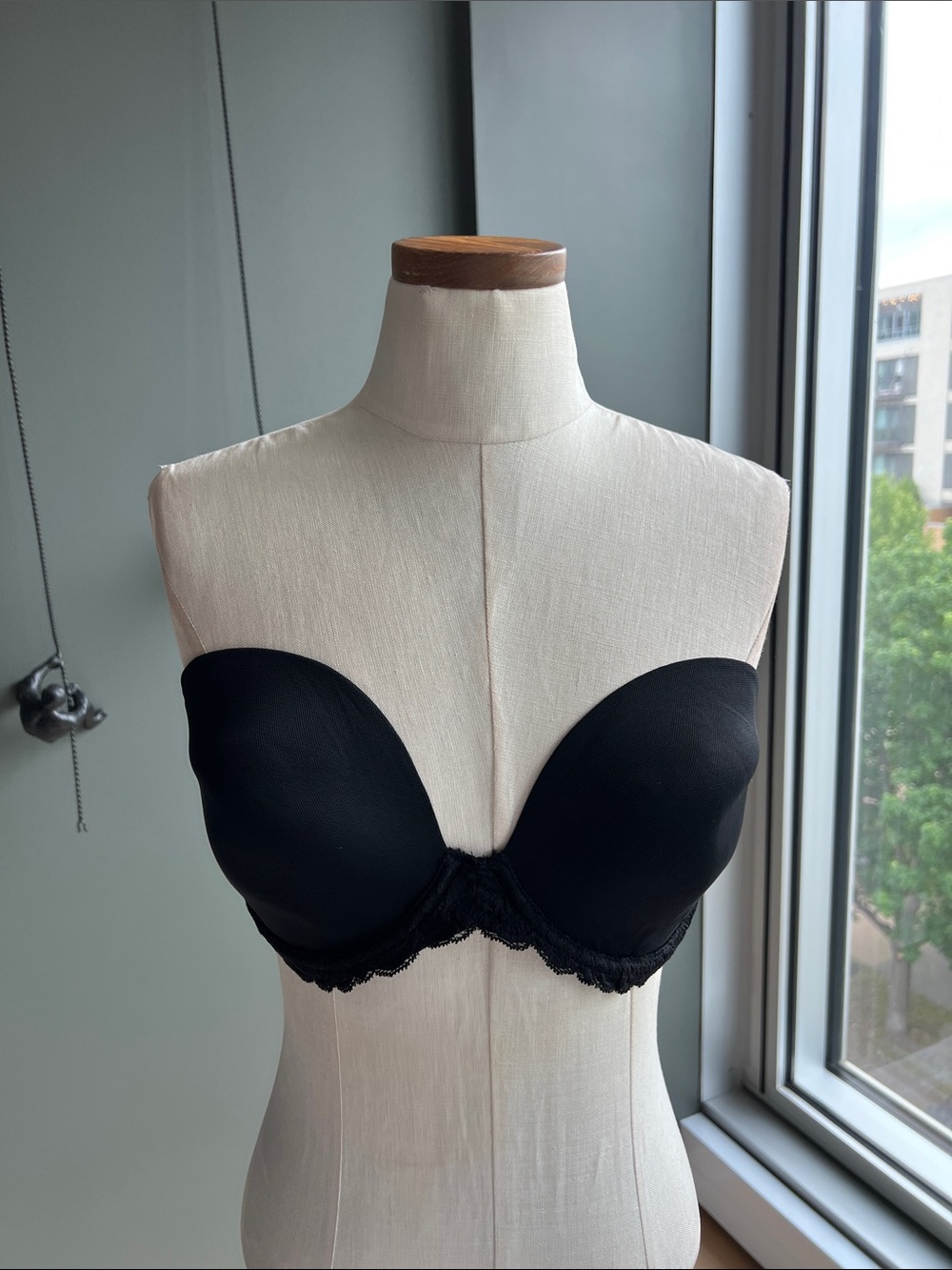 New Natori Feathers Strapless Plunge Multi-Way Bra 731023 Size 34DDD in Black - Picture 2 of 6